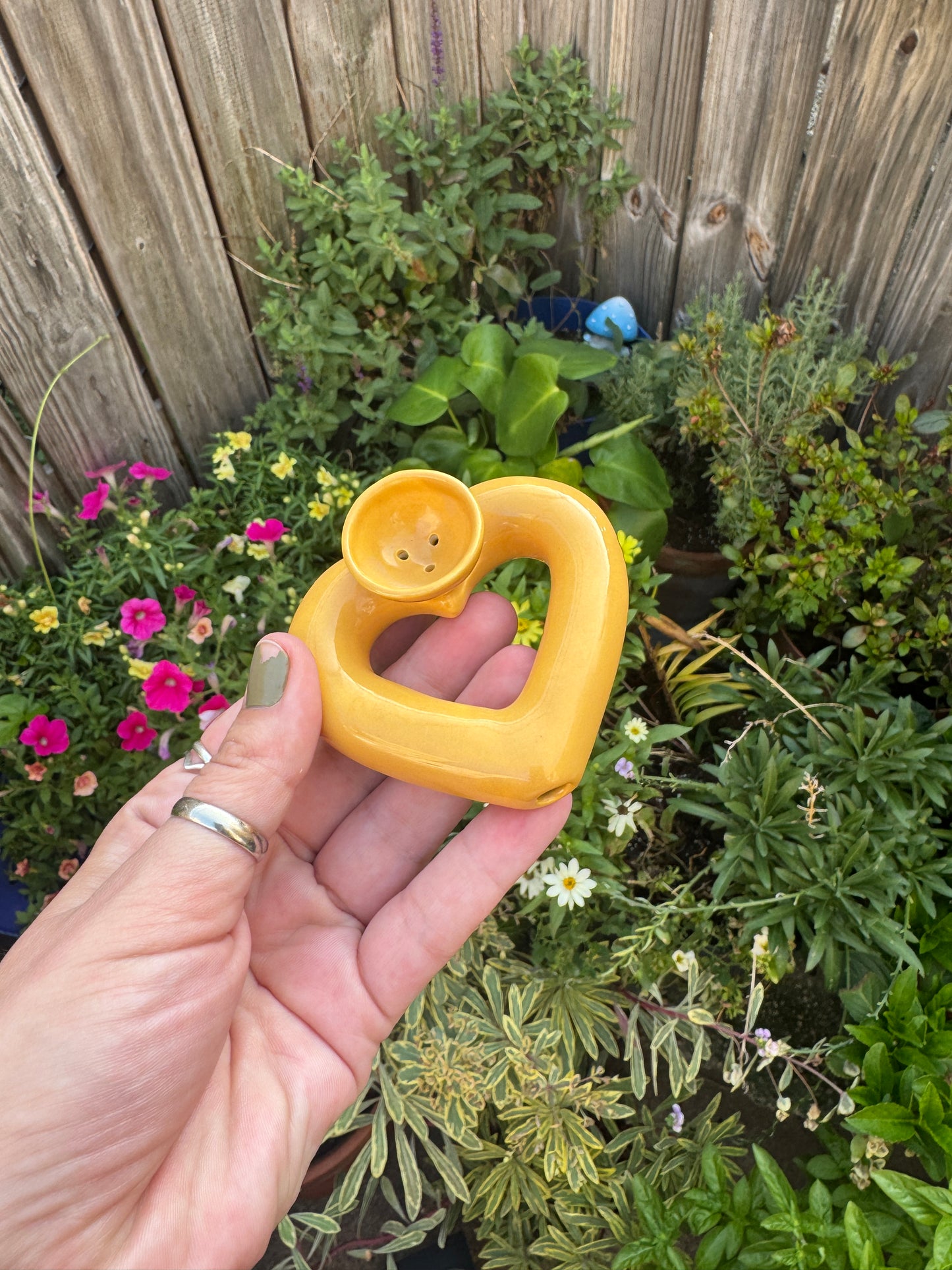 Ceramic Heart Pipe - Golden Yellow