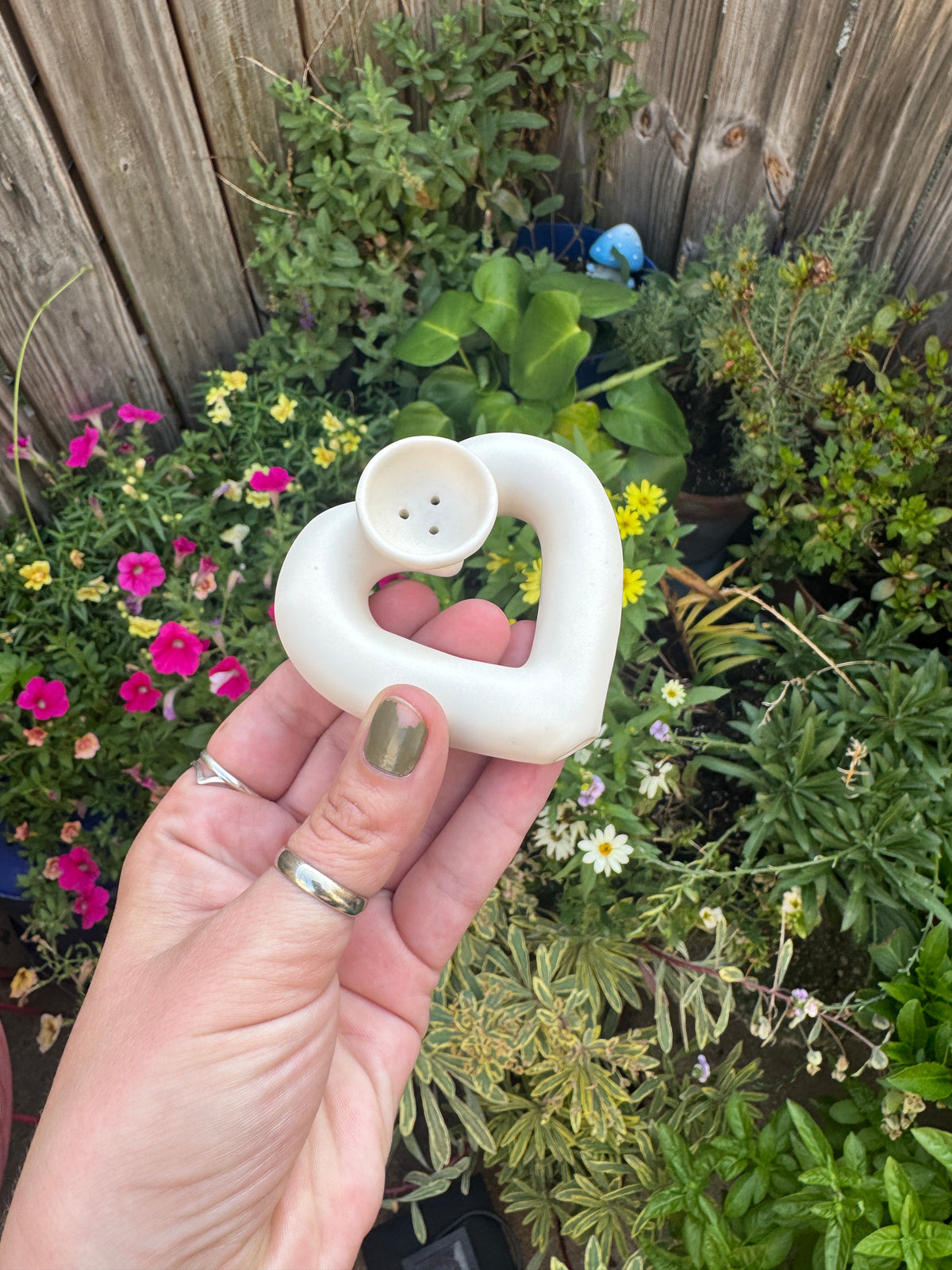 Ceramic Heart Pipe - Matte White