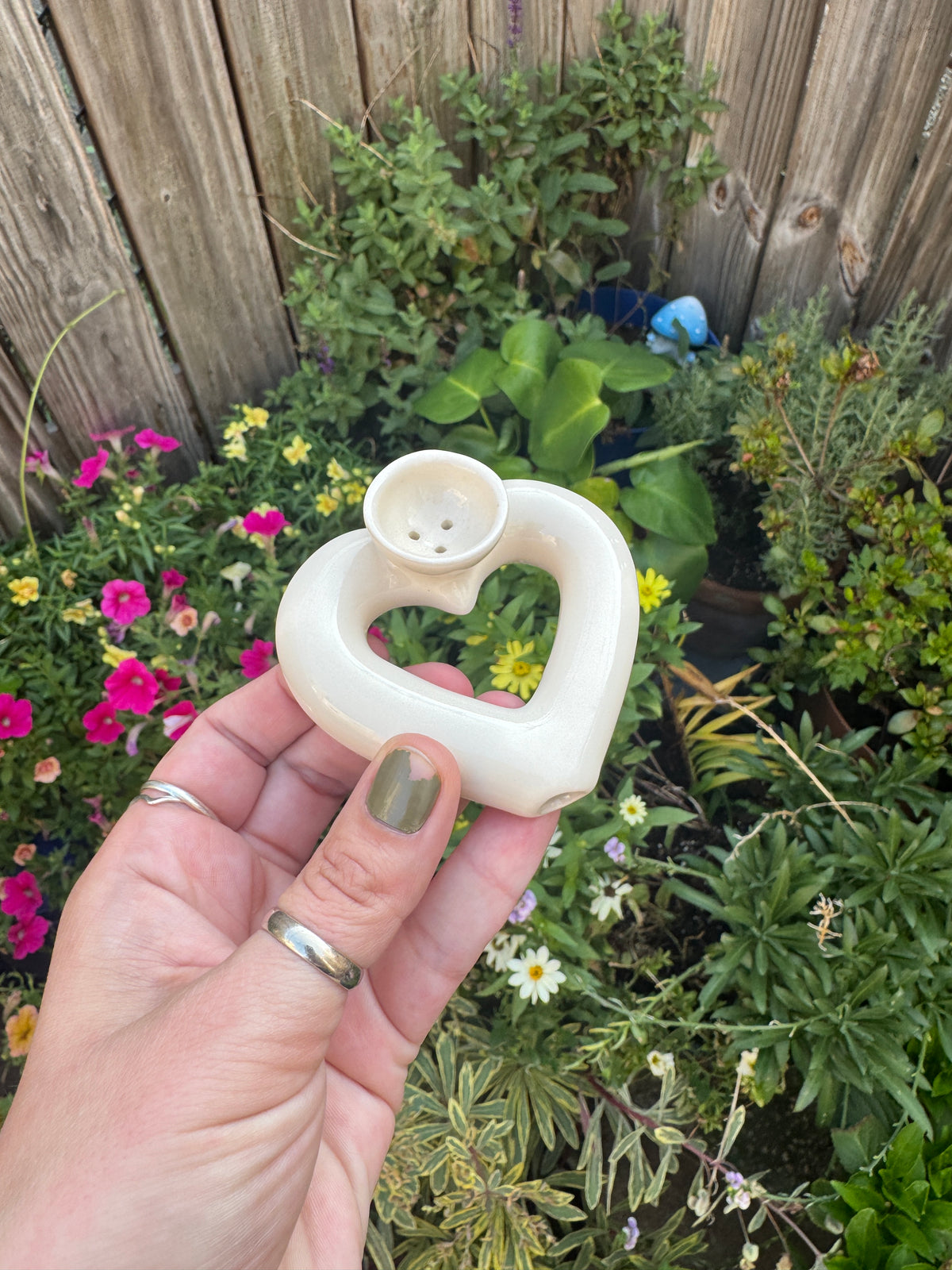 Ceramic Heart Pipe - Creamy Yellow