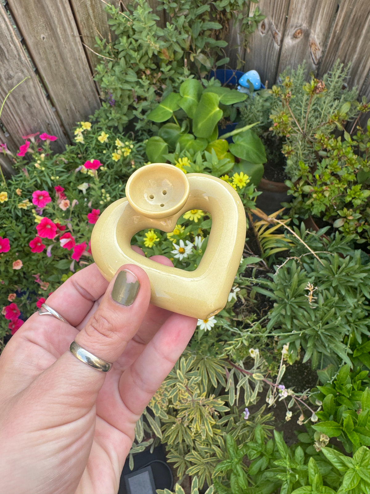 Ceramic Heart Pipe - Gold